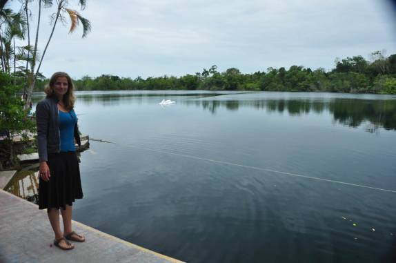 Cenote Azul, ao lado da laguna de Bacalar, no sul do Yucatán, no México